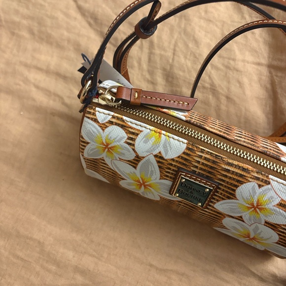 NWT Dooney & Bourke Plumeria Suki Floral Wicker-Print Small Buffy Crossbody Bag - Picture 2 of 6